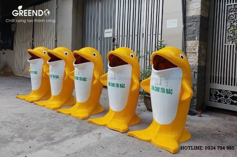 Thùng chứa rác hình con cá heo