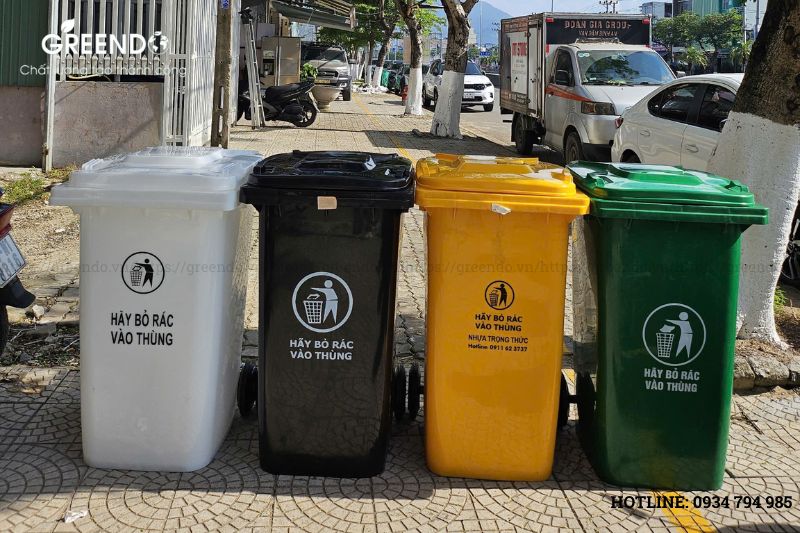 thùng rác nhựa màu vàng
