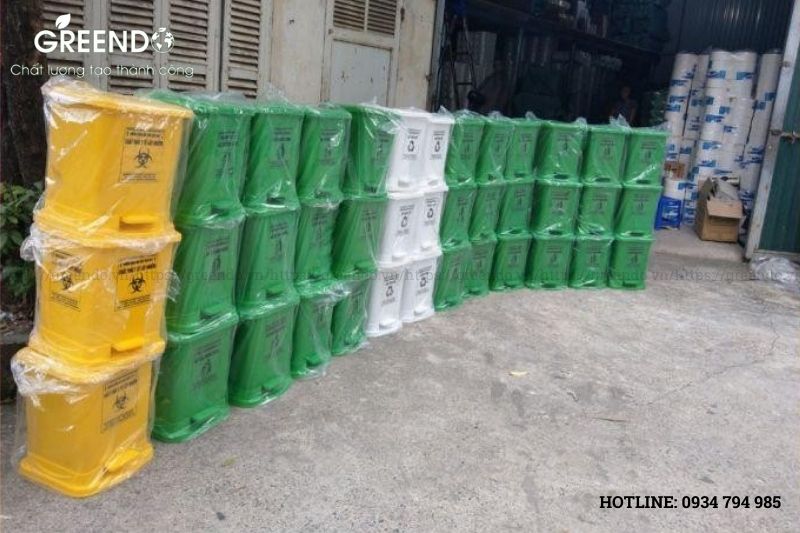 thùng rác y tế 15l